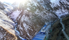 新华鲜报丨穿越天山！世界最长高速公路隧道贯通