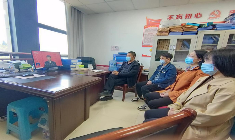 镇宁自治县红十字会组织收看中国共产党 第二十次全国代表大会开幕会